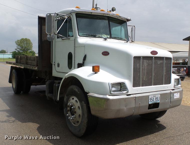 image for item DD2265 2000 Peterbilt 330 flatbed truck