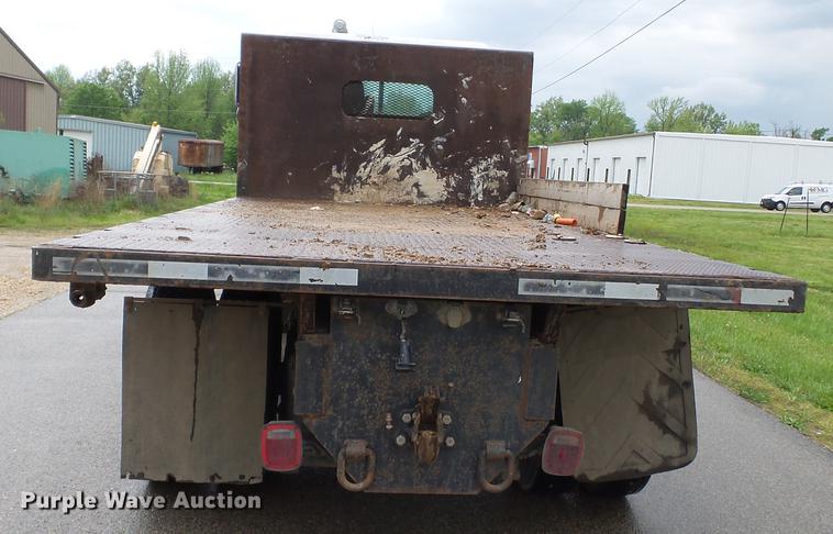image for item DD2265 2000 Peterbilt 330 flatbed truck