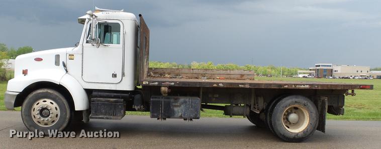 image for item DD2265 2000 Peterbilt 330 flatbed truck