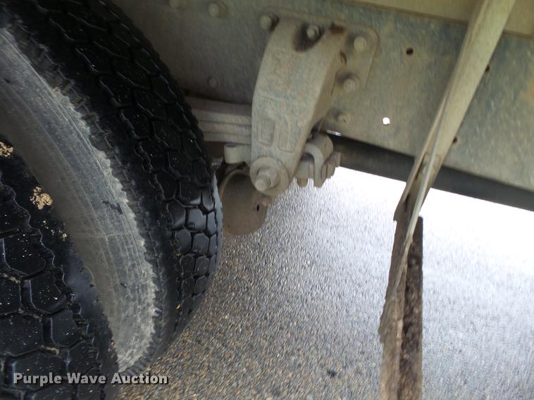 image for item DD2265 2000 Peterbilt 330 flatbed truck