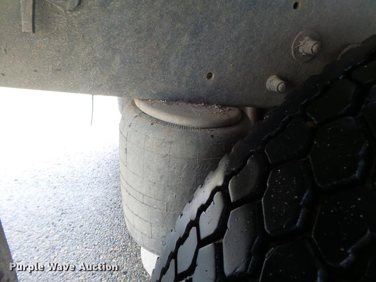 image for item DD2265 2000 Peterbilt 330 flatbed truck