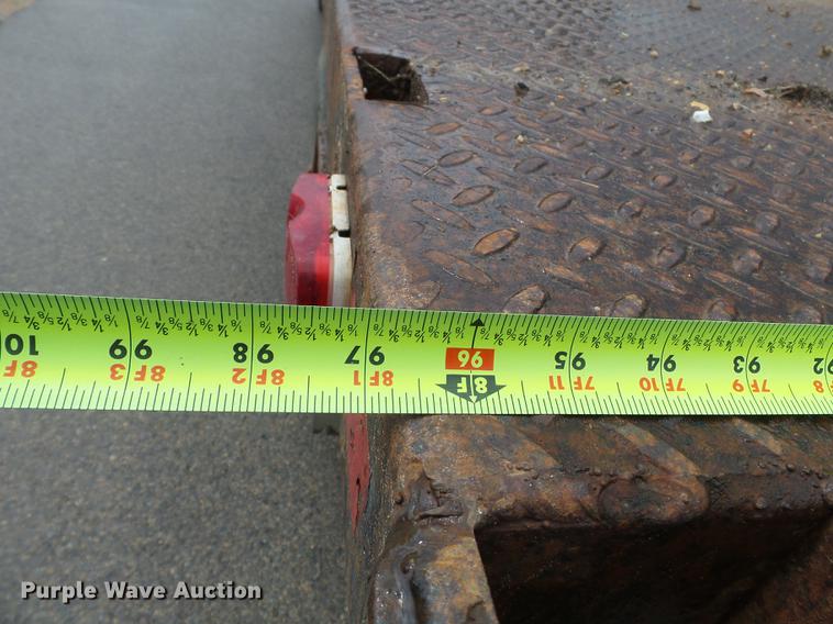 image for item DD2265 2000 Peterbilt 330 flatbed truck