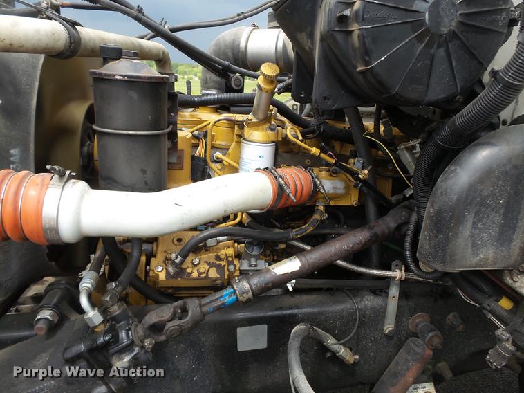 image for item DD2265 2000 Peterbilt 330 flatbed truck