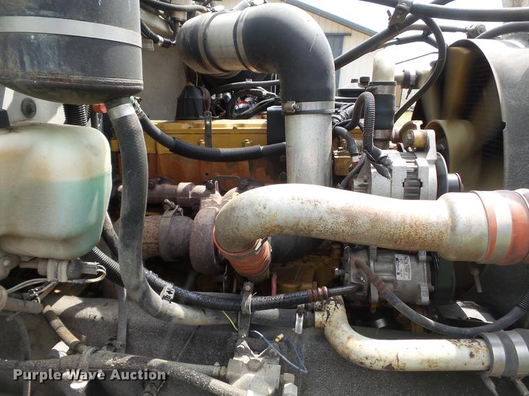 image for item DD2265 2000 Peterbilt 330 flatbed truck