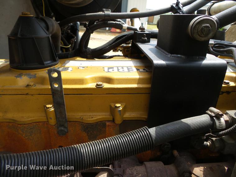 image for item DD2265 2000 Peterbilt 330 flatbed truck