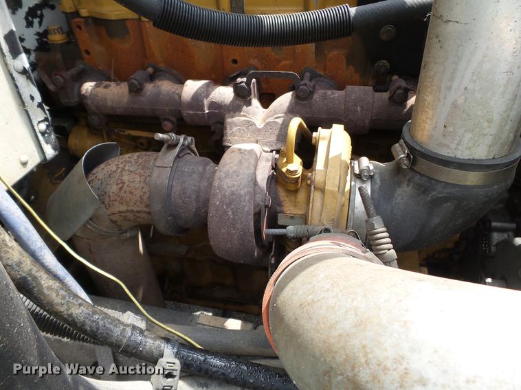 image for item DD2265 2000 Peterbilt 330 flatbed truck