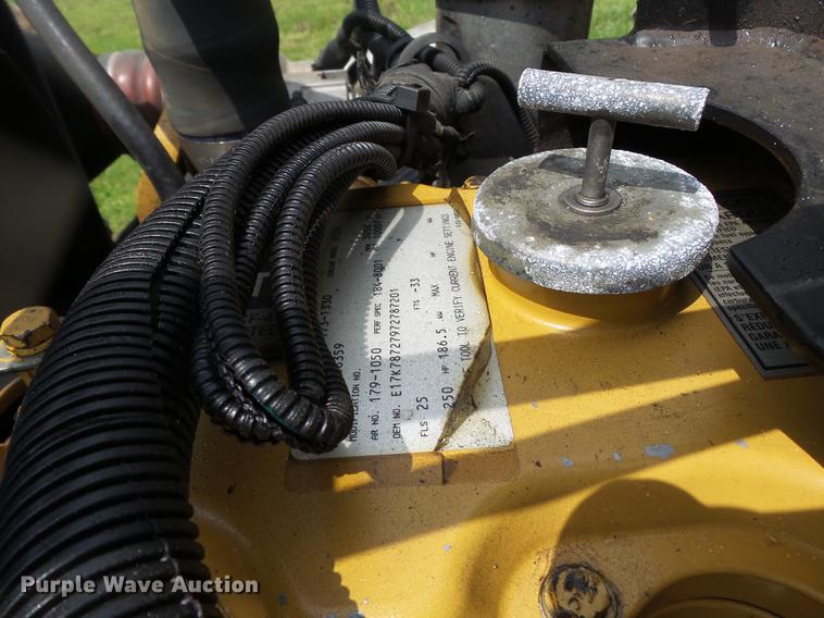 image for item DD2265 2000 Peterbilt 330 flatbed truck