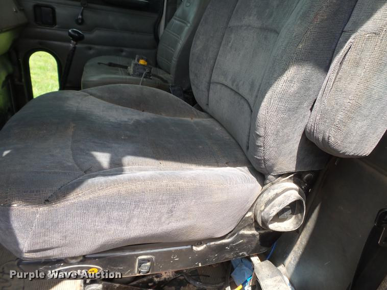 image for item DD2265 2000 Peterbilt 330 flatbed truck