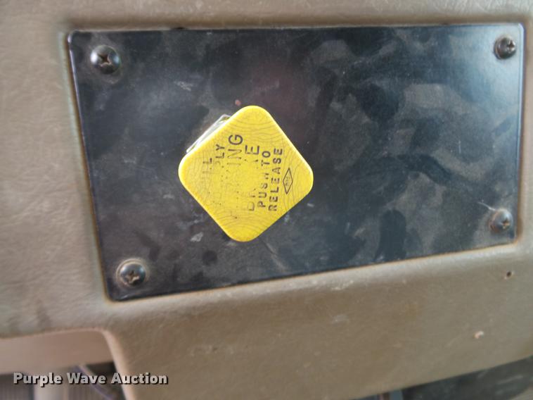 image for item DD2265 2000 Peterbilt 330 flatbed truck