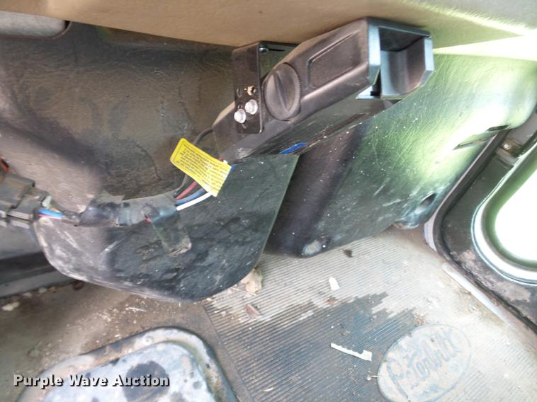 image for item DD2265 2000 Peterbilt 330 flatbed truck