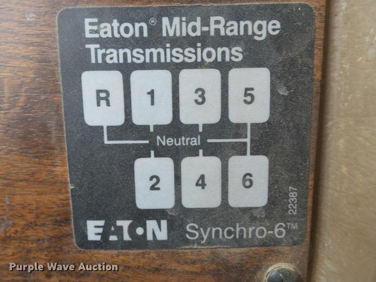 image for item DD2265 2000 Peterbilt 330 flatbed truck