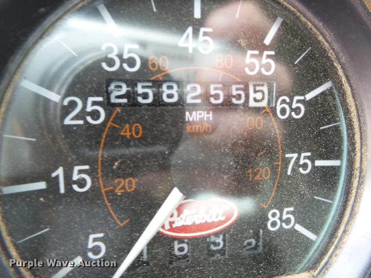 image for item DD2265 2000 Peterbilt 330 flatbed truck