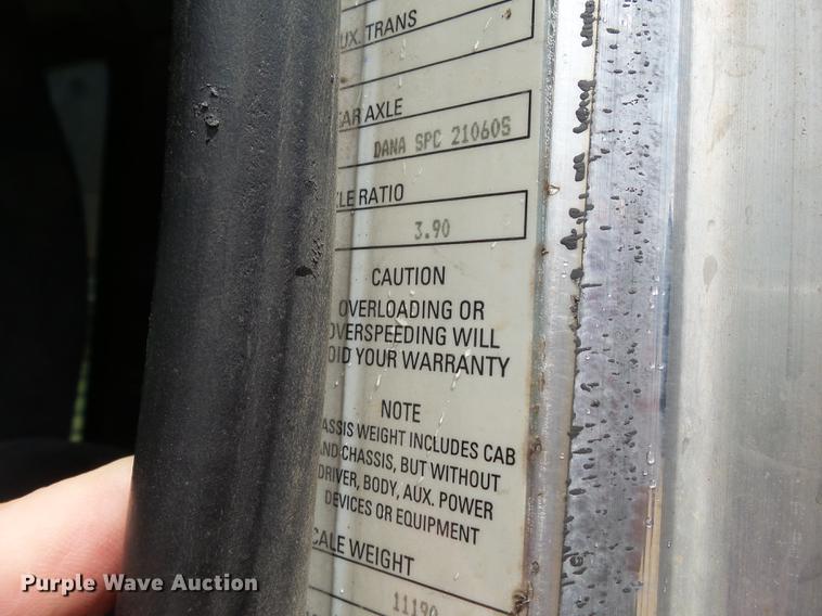 image for item DD2265 2000 Peterbilt 330 flatbed truck