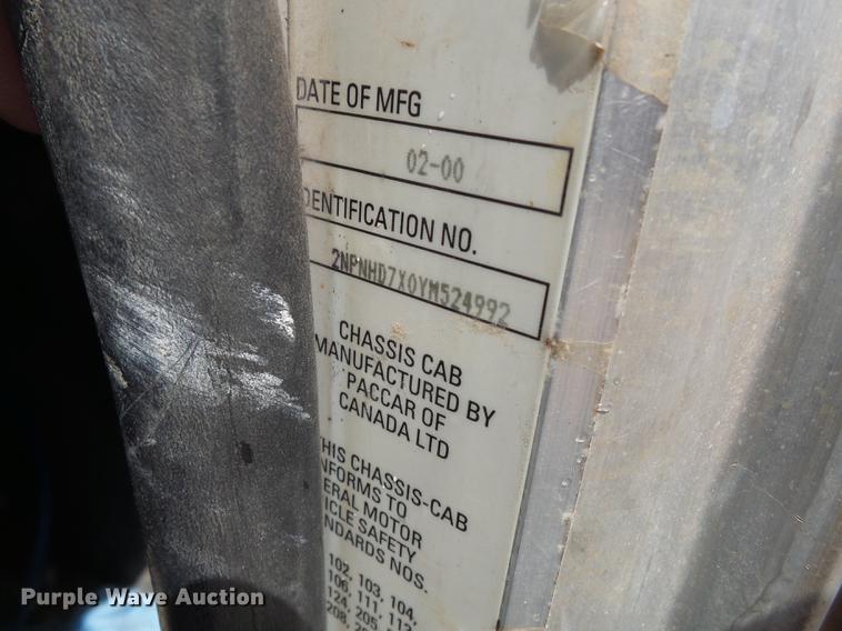 image for item DD2265 2000 Peterbilt 330 flatbed truck