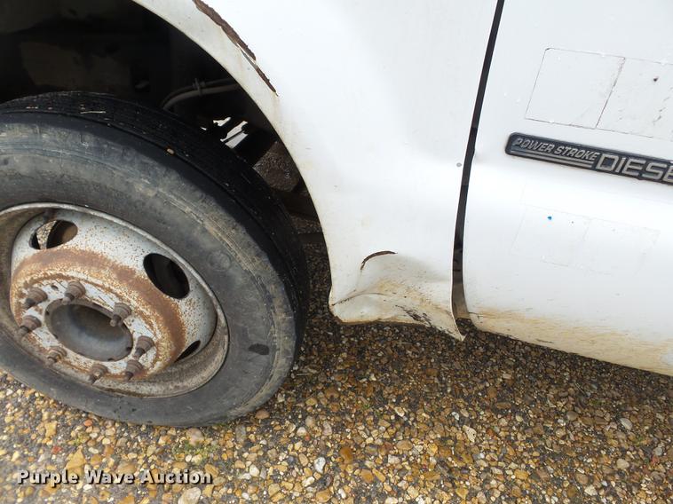 image for item DD2266 2001 Ford F450 Super Duty flat bed truck