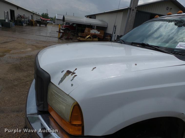 image for item DD2266 2001 Ford F450 Super Duty flat bed truck