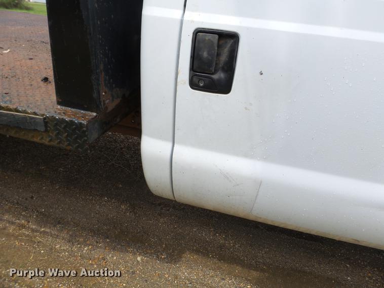 image for item DD2266 2001 Ford F450 Super Duty flat bed truck