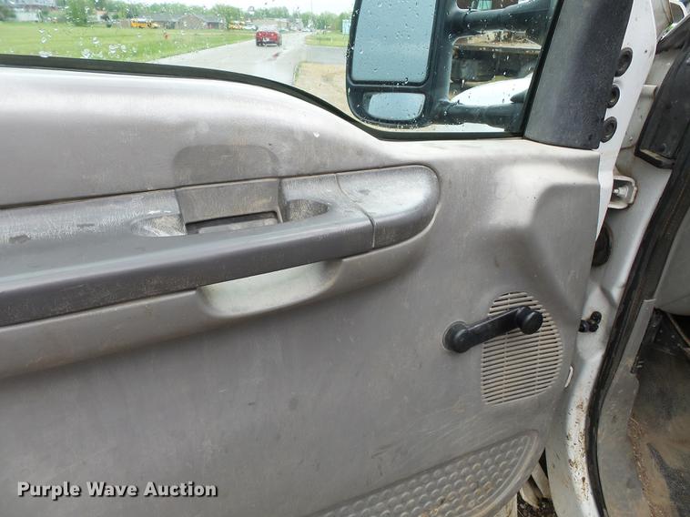 image for item DD2266 2001 Ford F450 Super Duty flat bed truck