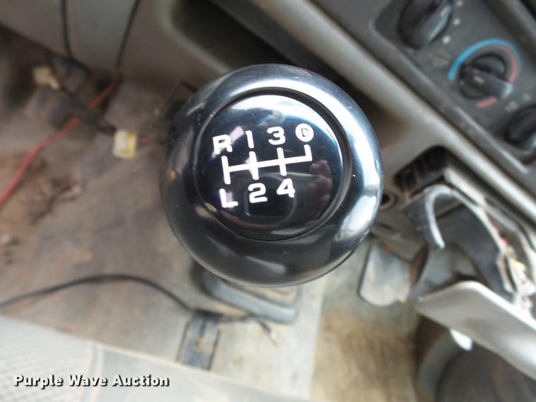 image for item DD2266 2001 Ford F450 Super Duty flat bed truck