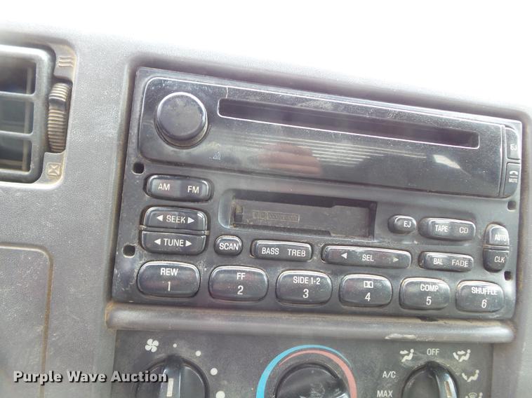 image for item DD2266 2001 Ford F450 Super Duty flat bed truck