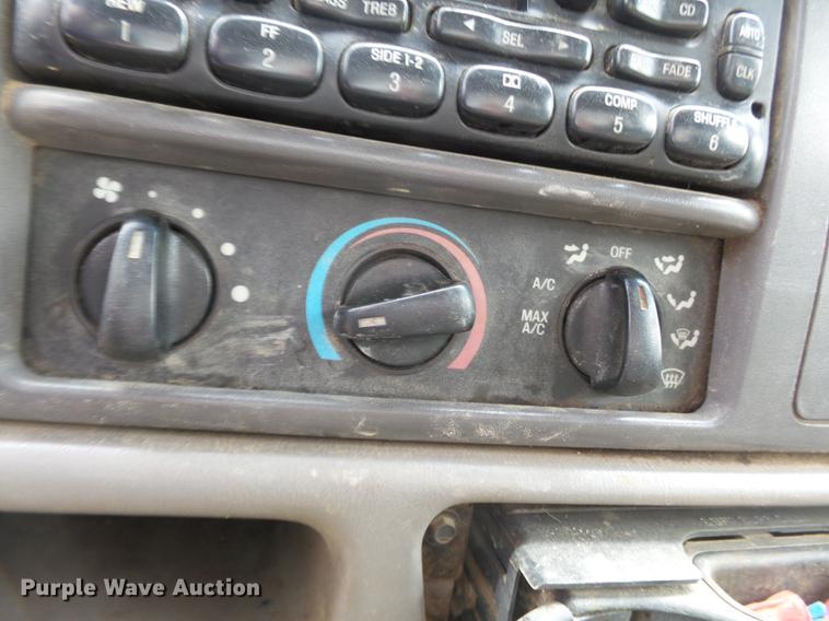 image for item DD2266 2001 Ford F450 Super Duty flat bed truck