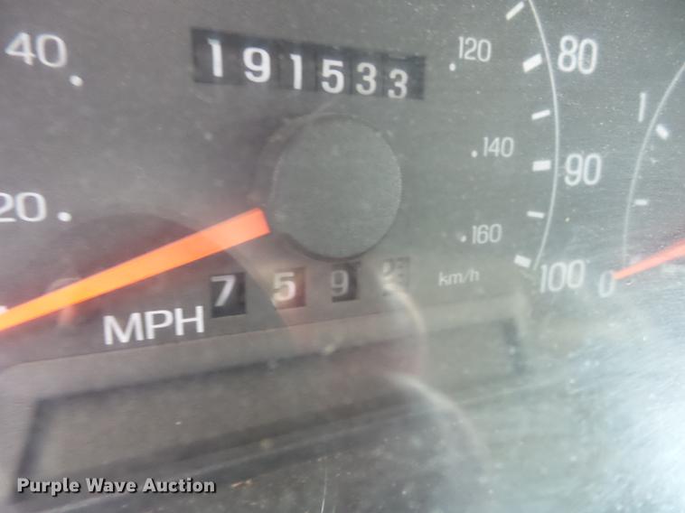 image for item DD2266 2001 Ford F450 Super Duty flat bed truck