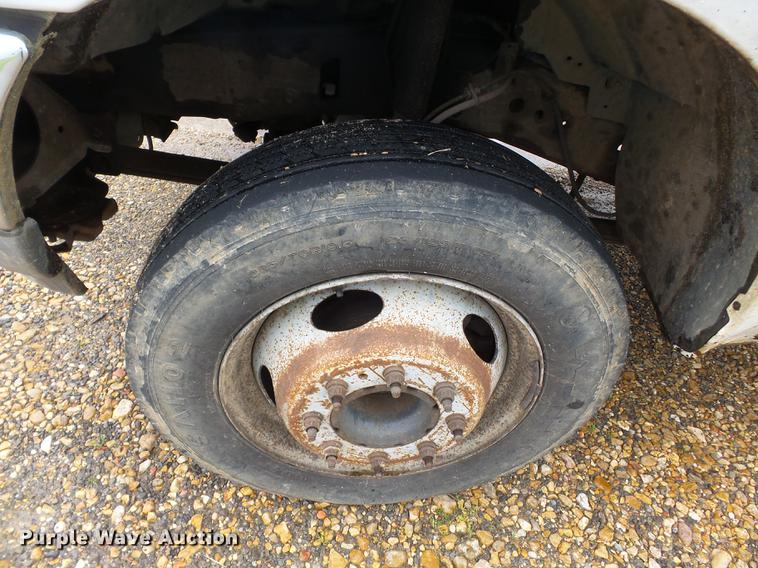 image for item DD2266 2001 Ford F450 Super Duty flat bed truck