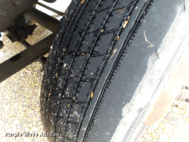 image for item DD2266 2001 Ford F450 Super Duty flat bed truck