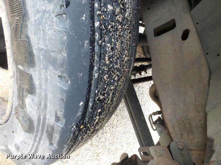 image for item DD2266 2001 Ford F450 Super Duty flat bed truck