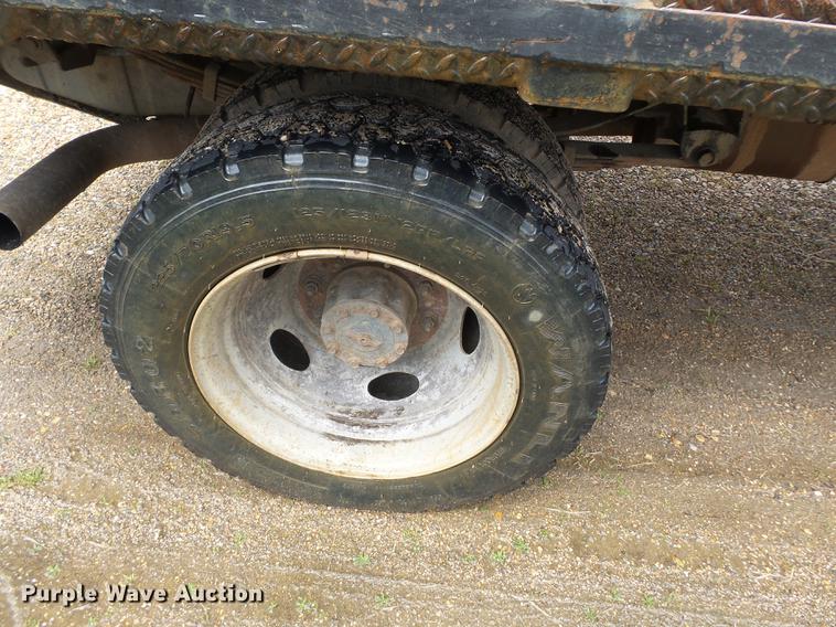 image for item DD2266 2001 Ford F450 Super Duty flat bed truck