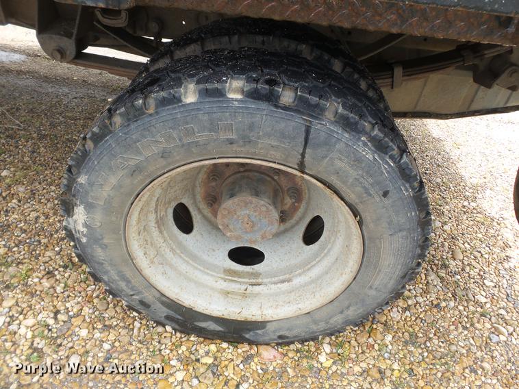 image for item DD2266 2001 Ford F450 Super Duty flat bed truck