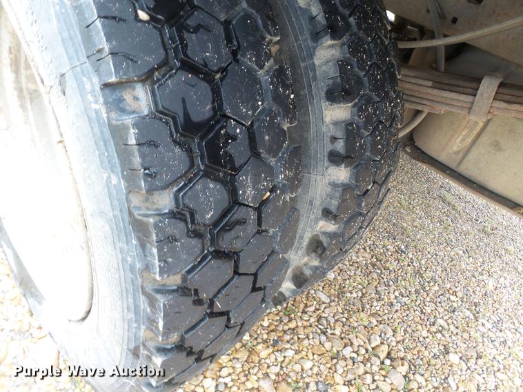 image for item DD2266 2001 Ford F450 Super Duty flat bed truck