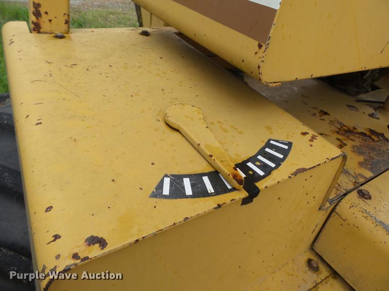 image for item DD2269 1992 Vermeer V8050 vibratory cable plow