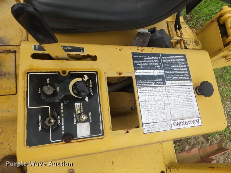 image for item DD2269 1992 Vermeer V8050 vibratory cable plow