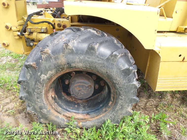 image for item DD2269 1992 Vermeer V8050 vibratory cable plow