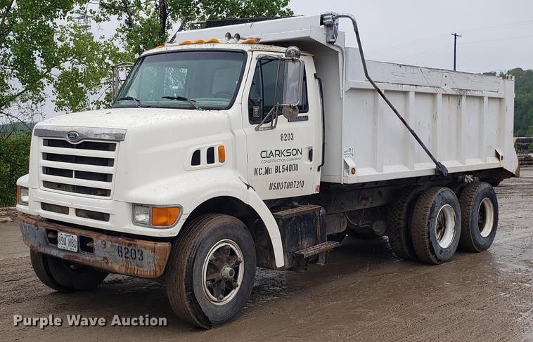 image for item DD4102 1998 Ford LT8501 dump truck