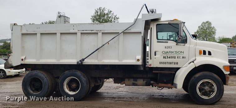 image for item DD4102 1998 Ford LT8501 dump truck