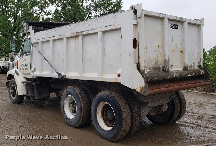 image for item DD4102 1998 Ford LT8501 dump truck