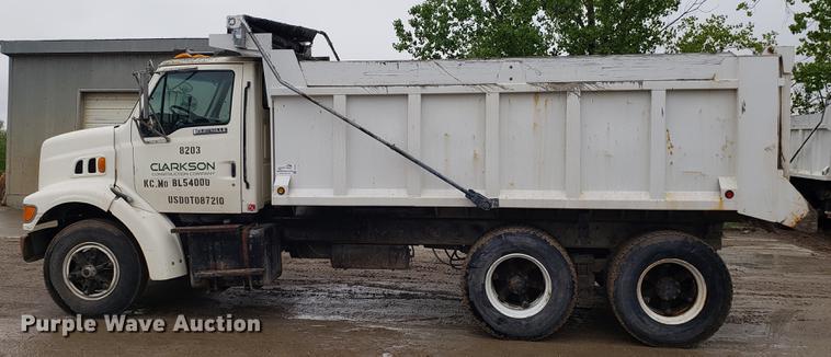 image for item DD4102 1998 Ford LT8501 dump truck