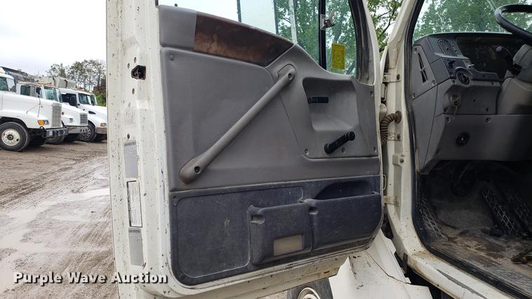 image for item DD4102 1998 Ford LT8501 dump truck