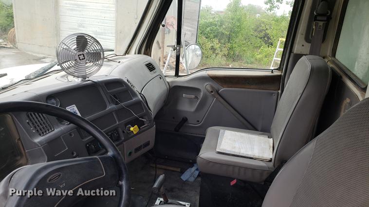 image for item DD4102 1998 Ford LT8501 dump truck