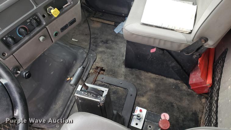 image for item DD4102 1998 Ford LT8501 dump truck