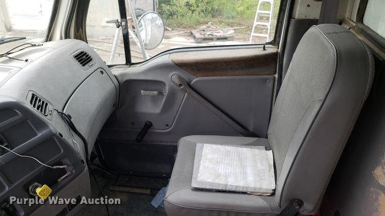 image for item DD4102 1998 Ford LT8501 dump truck