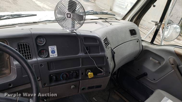 image for item DD4102 1998 Ford LT8501 dump truck