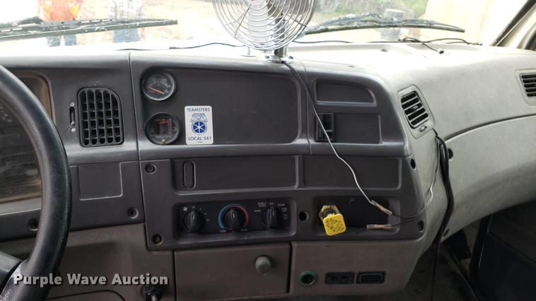 image for item DD4102 1998 Ford LT8501 dump truck