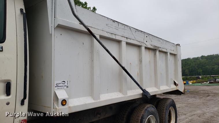 image for item DD4102 1998 Ford LT8501 dump truck