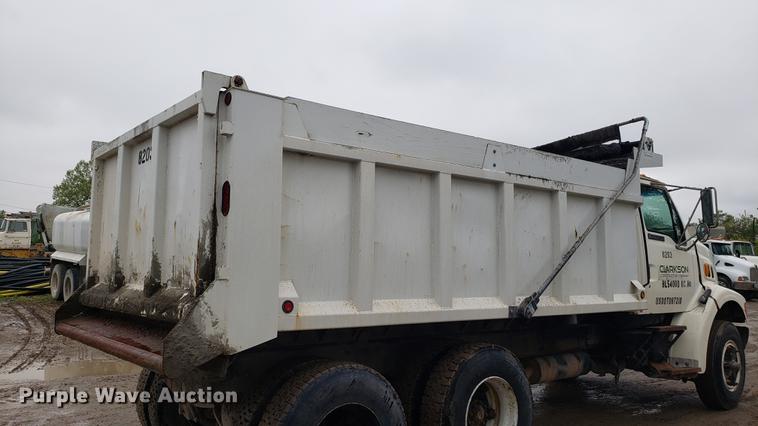 image for item DD4102 1998 Ford LT8501 dump truck