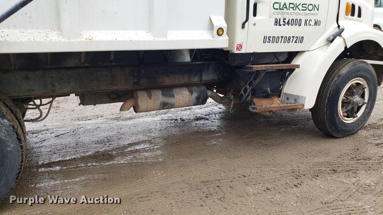 image for item DD4102 1998 Ford LT8501 dump truck