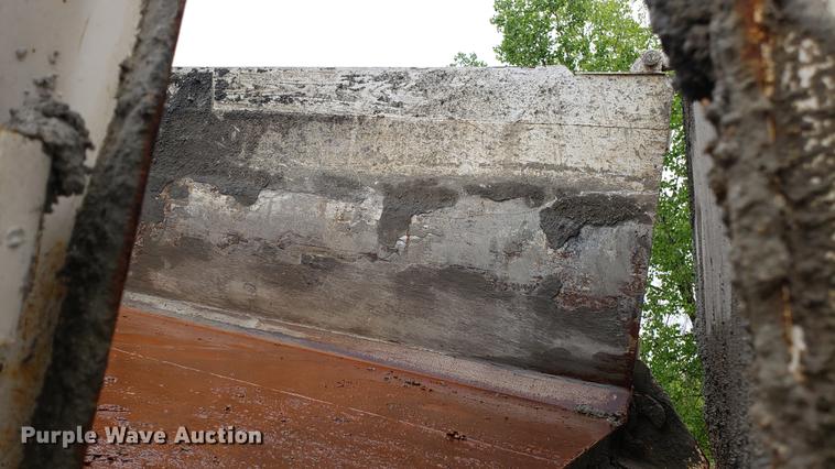 image for item DD4102 1998 Ford LT8501 dump truck