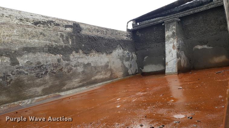 image for item DD4102 1998 Ford LT8501 dump truck